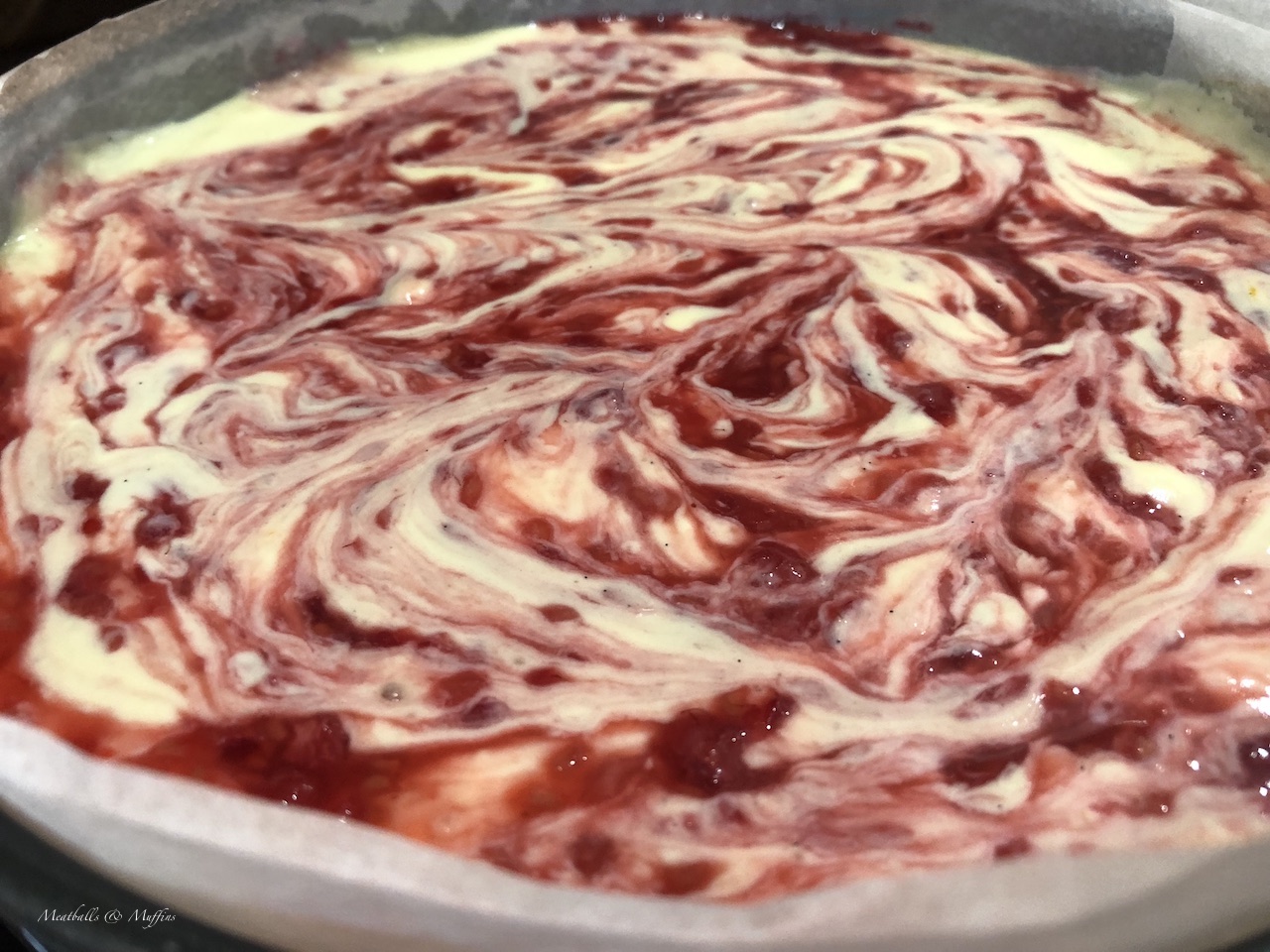 Raspberry Ripple & Coconut Cheesecake tin